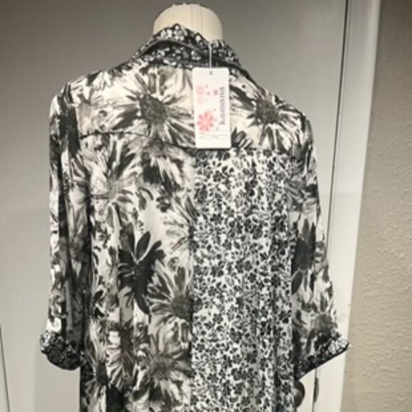 dressy blouse sheer lightweight button closure - Picture 3 of 15